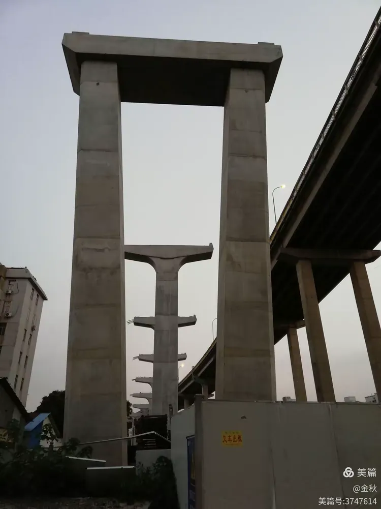 扩建中的洛溪大桥